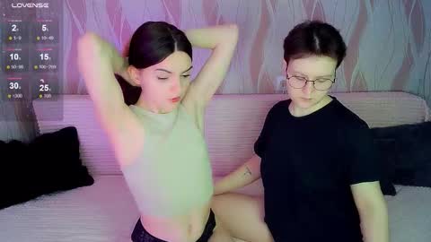 Snapshot of pornostendup chatting on 12-16-25, 09:20 Ana and Tati online show from 12-16-25, 09:20