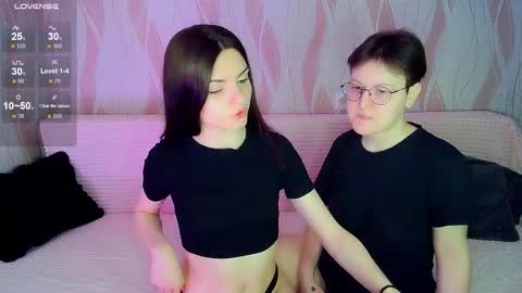 Snapshot of pornostendup chatting on 12-17-25, 08:26 Ana and Tati online show from 12-17-25, 08:26