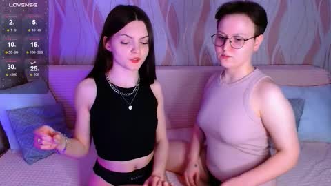 Snapshot of pornostendup chatting on 02-25-26, 11:14 Ana and Tati online show from 02-25-26, 11:14