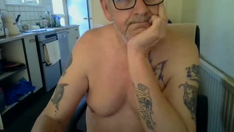 Snapshot of poshman65 chatting on 07-19-26, 09:02 poshman65 online show from 07-19-26, 09:02
