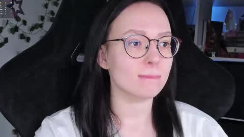 Robyn online show from 11-15-25, 04:36