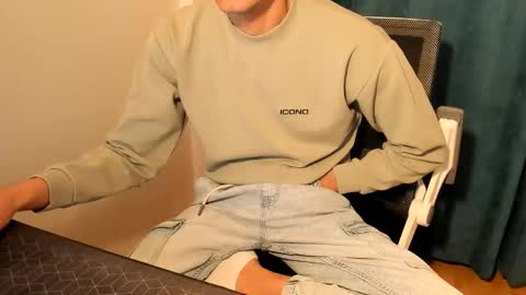 Snapshot of powerofthor69 chatting on 11-26-25, 09:21 alex online show from 11-26-25, 09:21