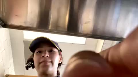 Snapshot of pr3ttynperla chatting on 09-16-25, 01:45 pr3ttynperla online show from 09-16-25, 01:45