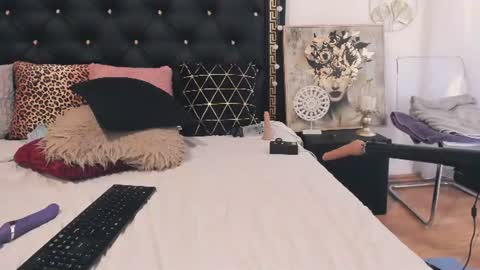 Snapshot of preciousailly chatting on 06-29-26, 10:15 Ailyn online show from 06-29-26, 10:15