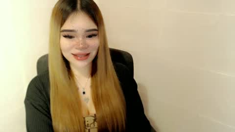 Snapshot of preciousangel69xxx chatting on 05-15-26, 02:40 MAXXINE online show from 05-15-26, 02:40