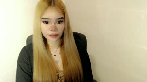 Snapshot of preciousangel69xxx chatting on 06-05-26, 10:54 MAXXINE online show from 06-05-26, 10:54