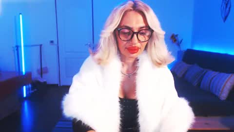 Snapshot of preggyhotmommy chatting on 12-31-24, 01:26 Victoria online show from 12-31-24, 01:26