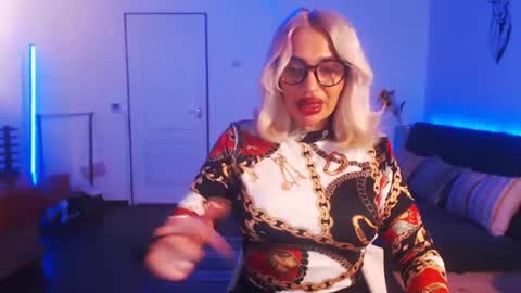 Snapshot of preggyhotmommy chatting on 01-11-25, 10:29 Victoria online show from 01-11-25, 10:29