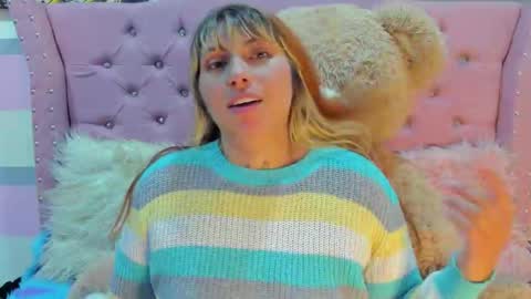 Pretti Violet online show from 01-16-26, 02:59