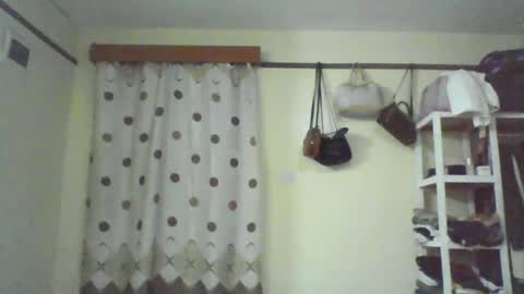 Snapshot of pretty_beib chatting on 11-17-25, 05:19 Karol online show from 11-17-25, 05:19