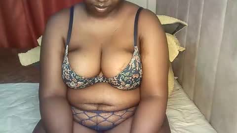 Snapshot of pretty_bums chatting on 10-16-25, 04:30 chichi online show from 10-16-25, 04:30