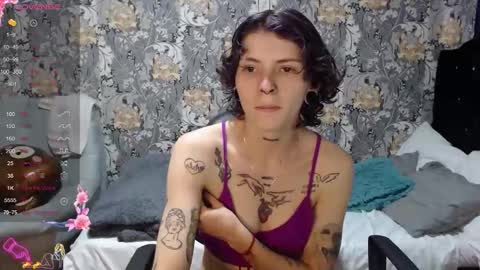 Snapshot of pretty_cristal22 chatting on 06-07-26, 05:27 pretty_cristal22 online show from 06-07-26, 05:27