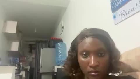 Snapshot of pretty_ellsie chatting on 09-18-25, 10:34 independent model online show from 09-18-25, 10:34