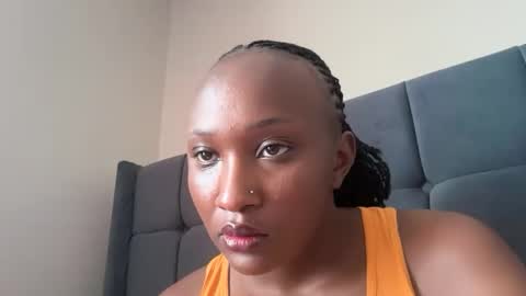 Snapshot of pretty_ellsie chatting on 10-15-25, 06:46 independent model online show from 10-15-25, 06:46