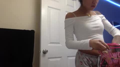 pretty_girl828687 online show from 01-06-26, 04:11