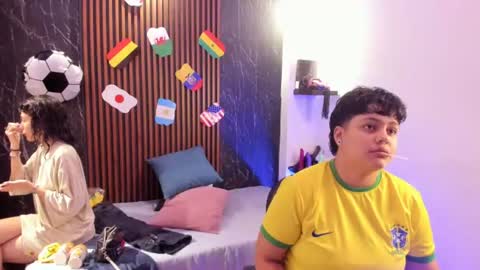 Snapshot of pretty_honey22 chatting on 06-16-26, 01:30 pretty_honey22 online show from 06-16-26, 01:30
