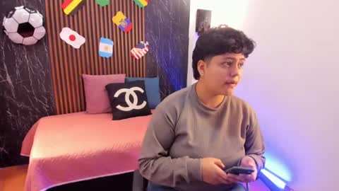 pretty_honey22 online show from 06-20-26, 01:30