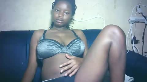 pretty_milan online show from 12-22-25, 12:13