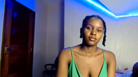 Snapshot of pretty_nyra chatting on 07-19-26, 06:44 Nyra online show from 07-19-26, 06:44