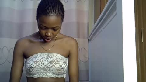 pretty_petite24 online show from 01-09-25, 06:06