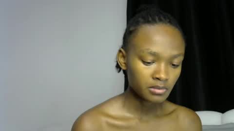 Snapshot of pretty_queennie chatting on 06-28-26, 09:10 Pretty doll online show from 06-28-26, 09:10