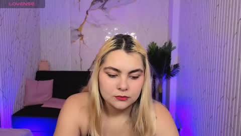Snapshot of pretty_tay chatting on 04-15-26, 11:50 pretty_tay online show from 04-15-26, 11:50