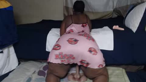Snapshot of prettyblack25 chatting on 04-21-26, 11:40 Cindy online show from 04-21-26, 11:40