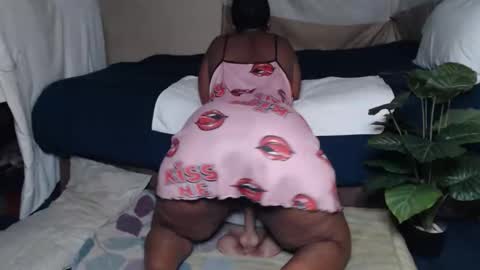 Snapshot of prettyblack25 chatting on 04-26-26, 12:30 Cindy online show from 04-26-26, 12:30