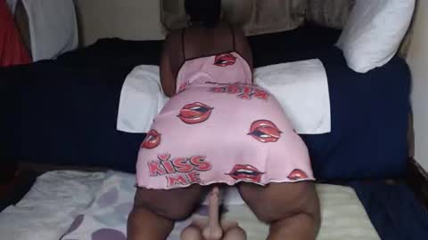Snapshot of prettyblack25 chatting on 05-15-26, 01:34 Cindy online show from 05-15-26, 01:34