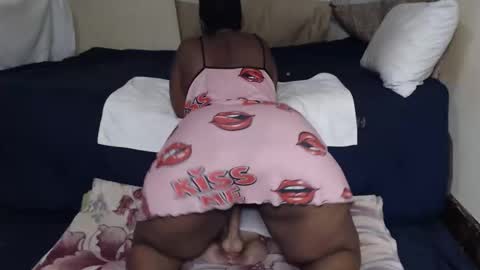 Snapshot of prettyblack25 chatting on 05-17-26, 12:52 Cindy online show from 05-17-26, 12:52