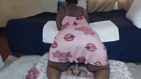 Snapshot of prettyblack25 chatting on 05-19-26, 07:04 Cindy online show from 05-19-26, 07:04