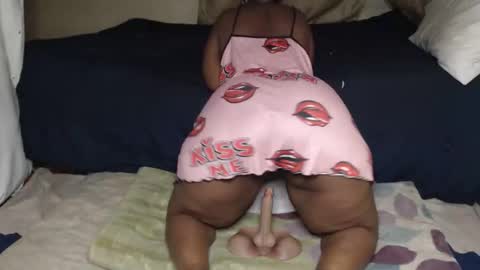 Snapshot of prettyblack25 chatting on 05-24-26, 01:21 Cindy online show from 05-24-26, 01:21