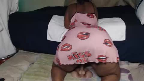 Snapshot of prettyblack25 chatting on 05-31-26, 08:21 Cindy online show from 05-31-26, 08:21