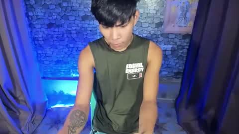 Snapshot of prettyboy_asian chatting on 09-26-25, 07:34 Mark online show from 09-26-25, 07:34