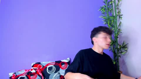 Snapshot of prettybunnies08 chatting on 01-11-25, 02:09 Enzo Denis online show from 01-11-25, 02:09