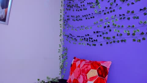 Snapshot of prettybunnies08 chatting on 02-04-25, 11:49 Enzo Denis online show from 02-04-25, 11:49