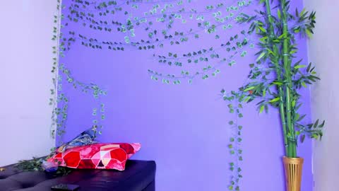 Snapshot of prettybunnies08 chatting on 02-07-25, 10:20 Enzo Denis online show from 02-07-25, 10:20