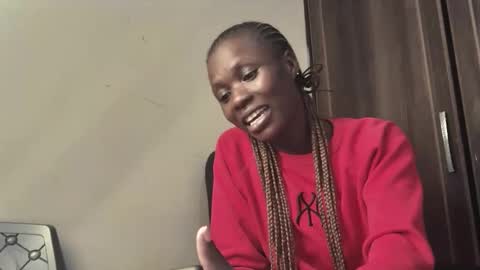 Snapshot of prettychichi25 chatting on 10-31-25, 07:53 Vee online show from 10-31-25, 07:53