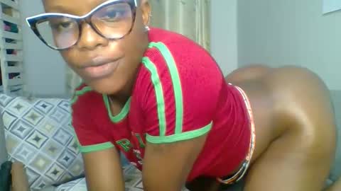 PrettyEla online show from 04-19-26, 12:54