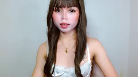 Snapshot of prettyjulian chatting on 12-20-24, 05:36 SEXY JULIA online show from 12-20-24, 05:36