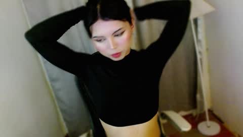 Snapshot of prettyjulian chatting on 10-24-25, 10:55 SEXY JULIA online show from 10-24-25, 10:55
