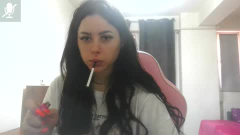 Snapshot of prettyjulliette chatting on 06-15-26, 11:01 prettyjulliette online show from 06-15-26, 11:01