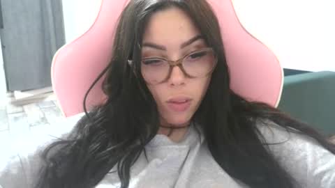 Snapshot of prettyjulliette chatting on 06-15-26, 11:07 prettyjulliette online show from 06-15-26, 11:07