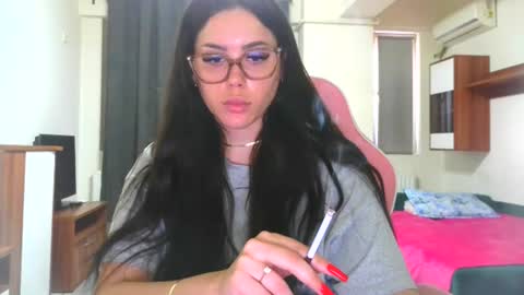 Snapshot of prettyjulliette chatting on 06-27-26, 03:50 prettyjulliette online show from 06-27-26, 03:50