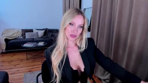 Eva online show from 10-11-25, 11:47