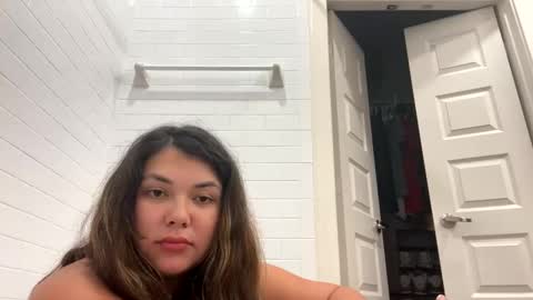 Snapshot of prettylatinamomma01 chatting on 11-12-25, 01:06 prettylatinamomma01 online show from 11-12-25, 01:06