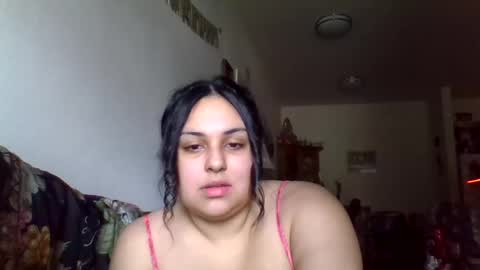 Snapshot of prettylillyy02 chatting on 02-14-25, 05:03 lilly333 online show from 02-14-25, 05:03