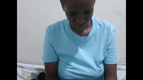 Snapshot of prettynana2 chatting on 12-19-25, 12:17 nana online show from 12-19-25, 12:17