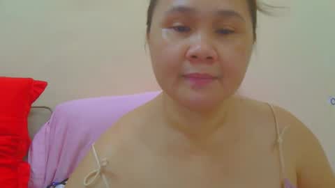 Snapshot of prettynhing chatting on 05-10-26, 02:28 Nhing online show from 05-10-26, 02:28