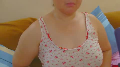 Snapshot of prettynhing chatting on 05-16-26, 06:32 Nhing online show from 05-16-26, 06:32